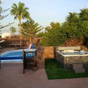 https://villa-piscine-jacuzzi-puerto-del-carmen.puertodelcarmen-hotels.org